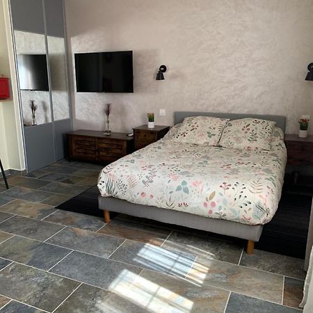 Studio Independant Avec Piscine Et Jardin L'Abergement-Sainte-Colombe エクステリア 写真